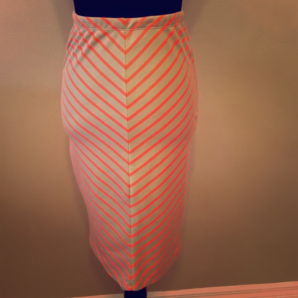 ✨NEW LISTING✨ Neon Pink & Gray Pencil Skirt